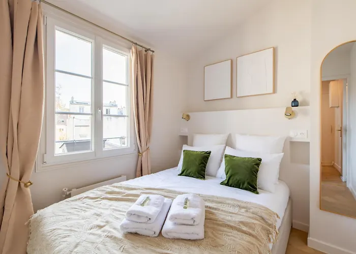 Designer One-bed - Marais - Free Parking Paris