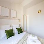 Designer One-bed - Marais - Free Parking * Paris